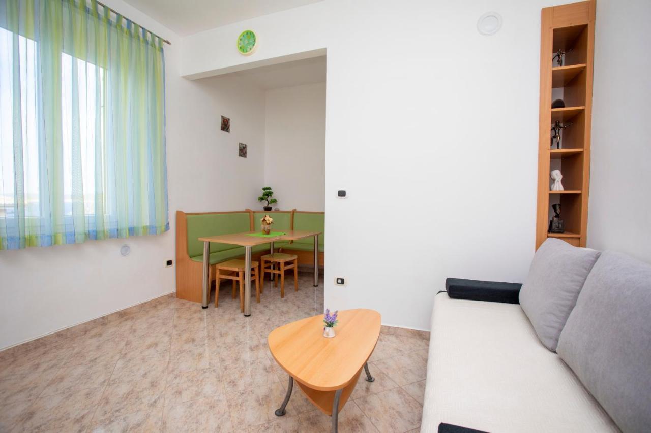 Apartman Lidija Koromačno Exterior foto